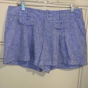 Linen shorts with pockets